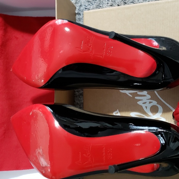 Shoes - Picture 2 of 4